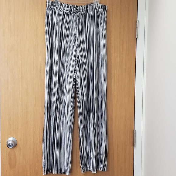 new directions Pants - New Directions, black white stripe palozzo wide leg pull on pants, NWOT, Large